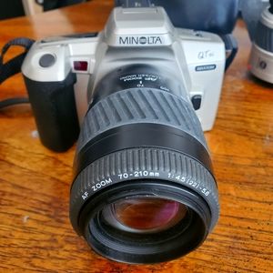 Minolta Maxxum QTsi 35mm camera with extra lense.